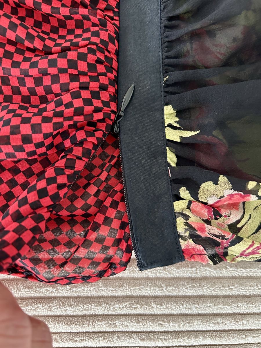 Blusen: Roccobarocco Bluse Rot / Schwarz Grösse 34 Seide – Gebraucht aus Egliswil von anbe8 3