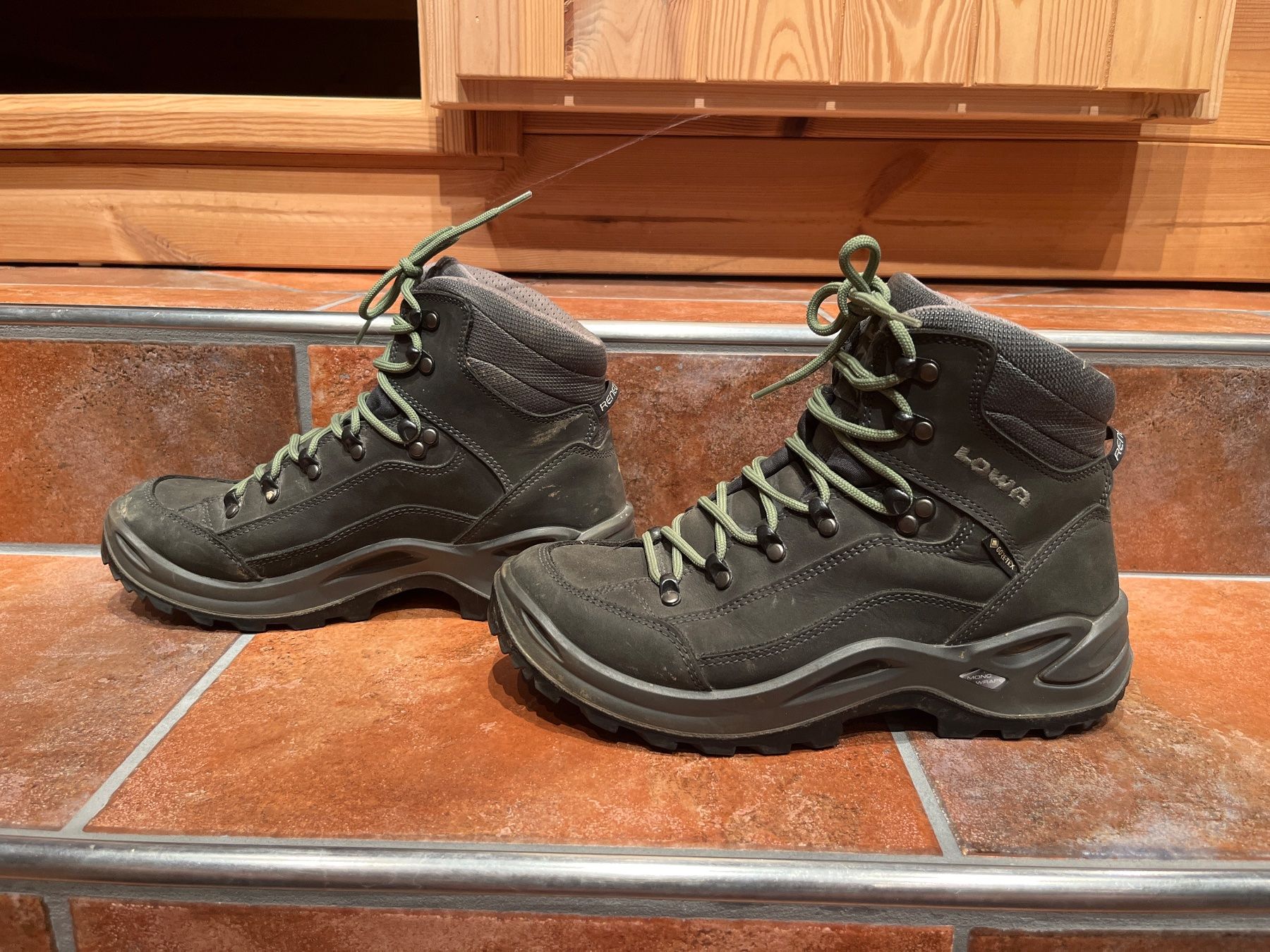 Lowa Scarpe da uomo: Wanderschuhe Lowa kaum gebrauchter Zustand – Usato da Rikon im Tösstal venduto da GubMi 2