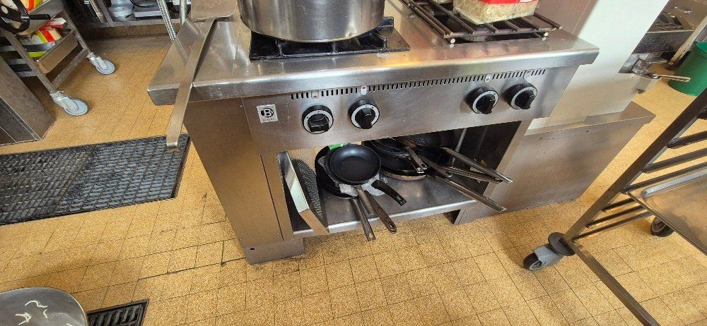 Bartscher Cucine: Professioneller Gas Kochherd – Usato da Pratteln venduto da Rudinsteiner