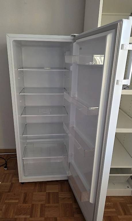 Sibir Frigoriferi: Réfrigérateur SIBIR – Usato da Yverdon-les-Bains venduto da chr_bx8x