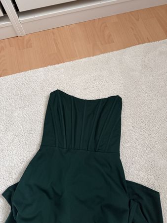 Dunkelgrünes Abendkleid