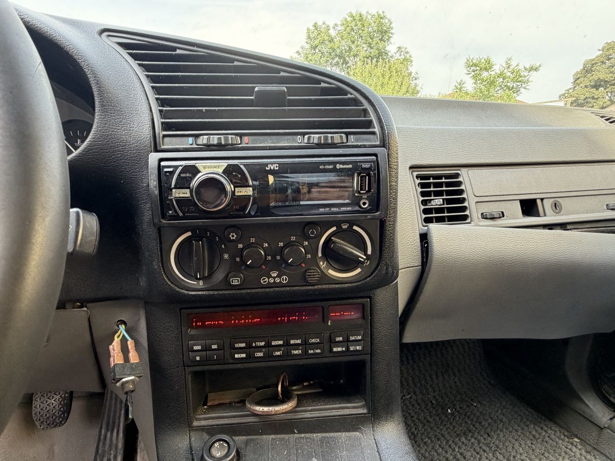 BMW Autos: Bmw 325 i Benzin  – Gebraucht aus Amriswil von Autocent 9