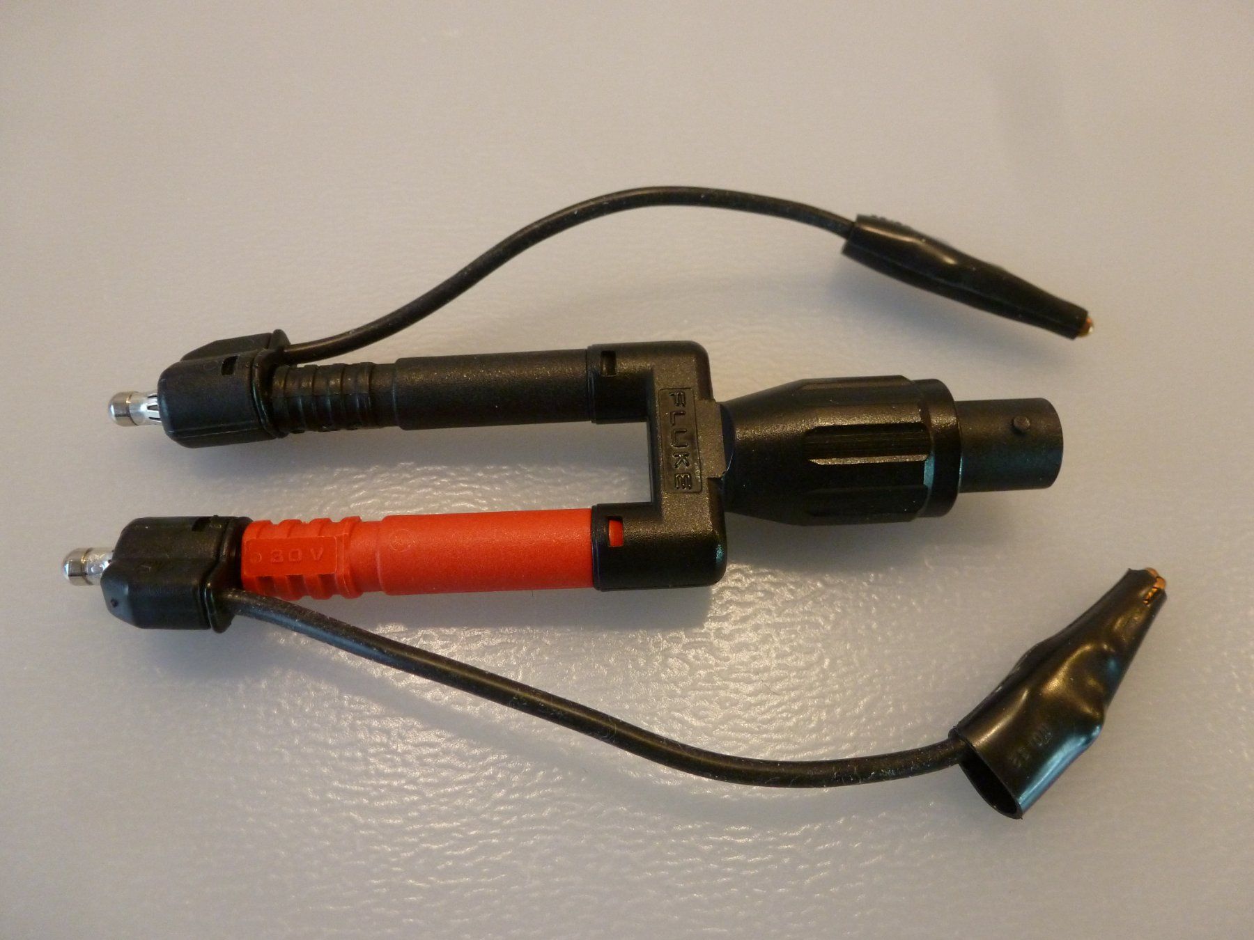Fluke Misurare: Fluke BNC-Adapter PM9081Dual-Bananenstecker – Usato da Gwatt (Thun) venduto da Nocturnal_99