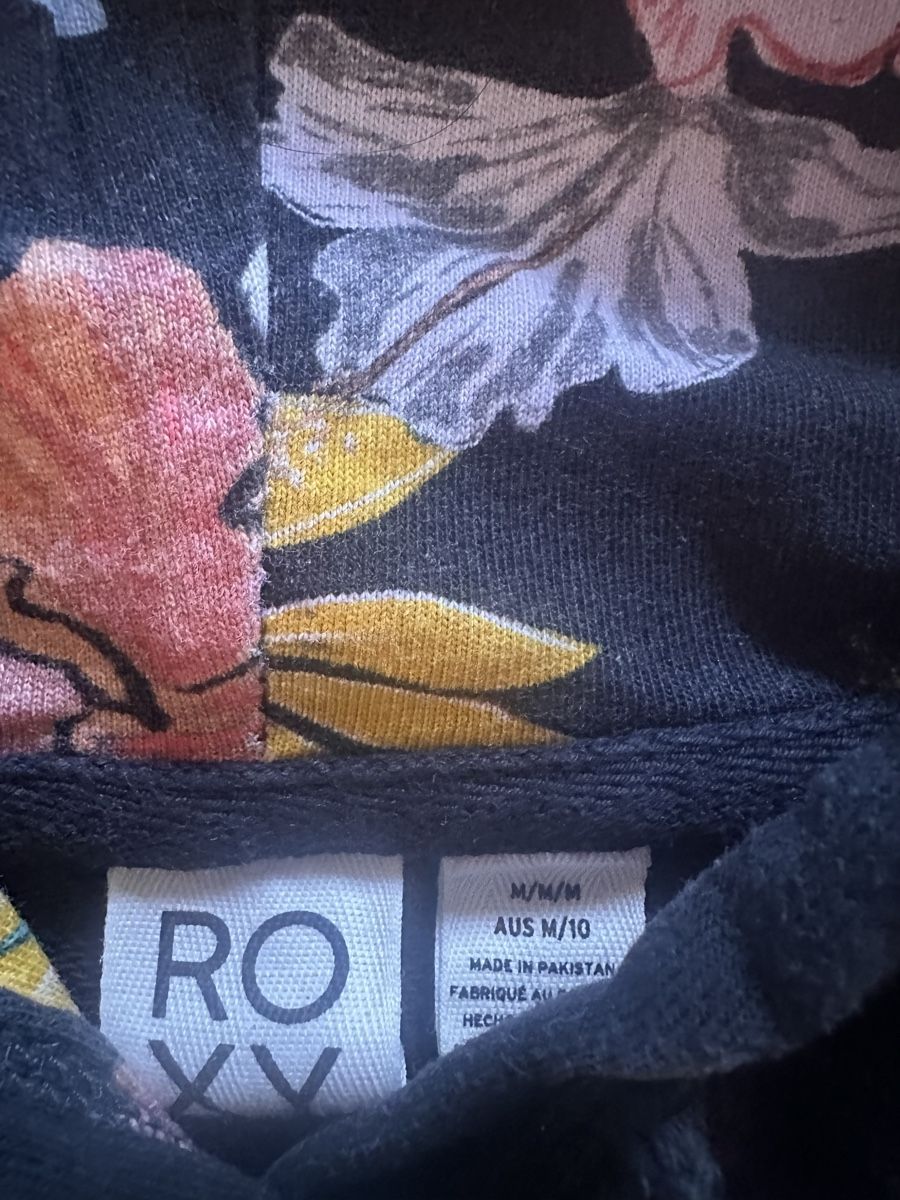 Roxy Maglioni & Felpe: Roxy Kapuzenpullover schwarz mit Blumenmuster Grösse M – Usato da St. Moritz venduto da Dar-23 2