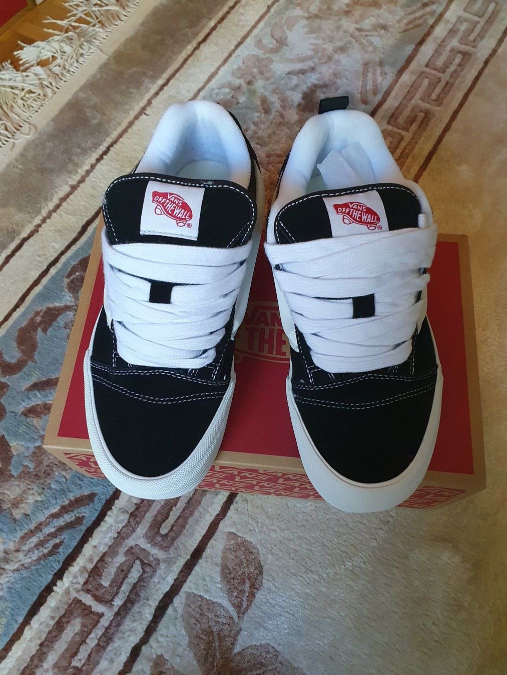 Vans Scarpe da uomo: Baskets Vans Knu Stack noir blanc taille 39 neuves – Nuovo e nell'imballaggio originale da Grand-Lancy venduto da kri_qk5y