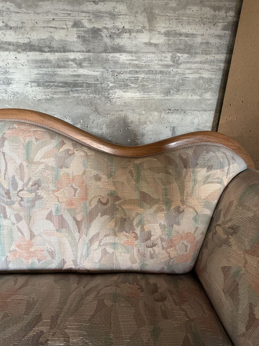 Divani: Antikes Sofa / Holzsofa / Zweiersofa – Usato da Port venduto da GaragenGold 9