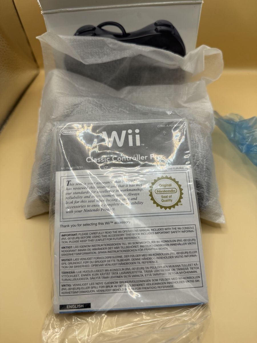 Nintendo Controller: Manette Wii Pro noire – Usato da Genève venduto da sho_67qj 5