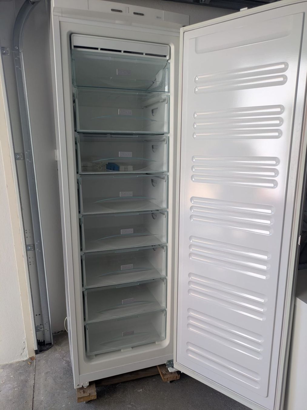 Miele Gefrierschrank: Miele Gefrierschrank 8 Schubladen – Gebraucht aus Bachenbülach von Struppensack 2