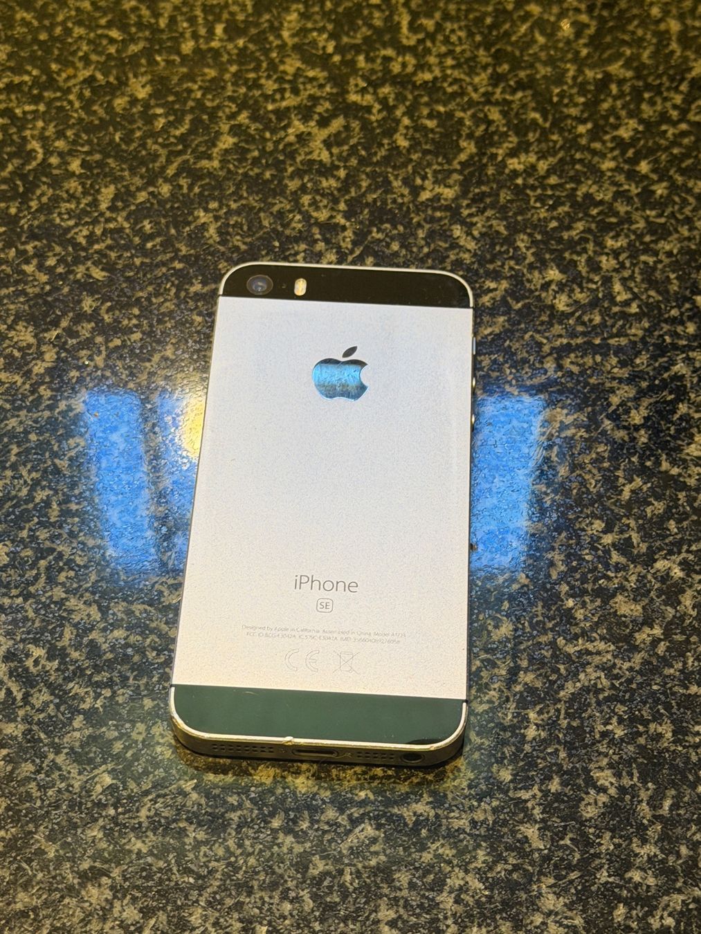 Apple Handys / Smartphones: iPhone SE sur ios 12.4.1 – Gebraucht aus Lausanne von loz_5ywk 1