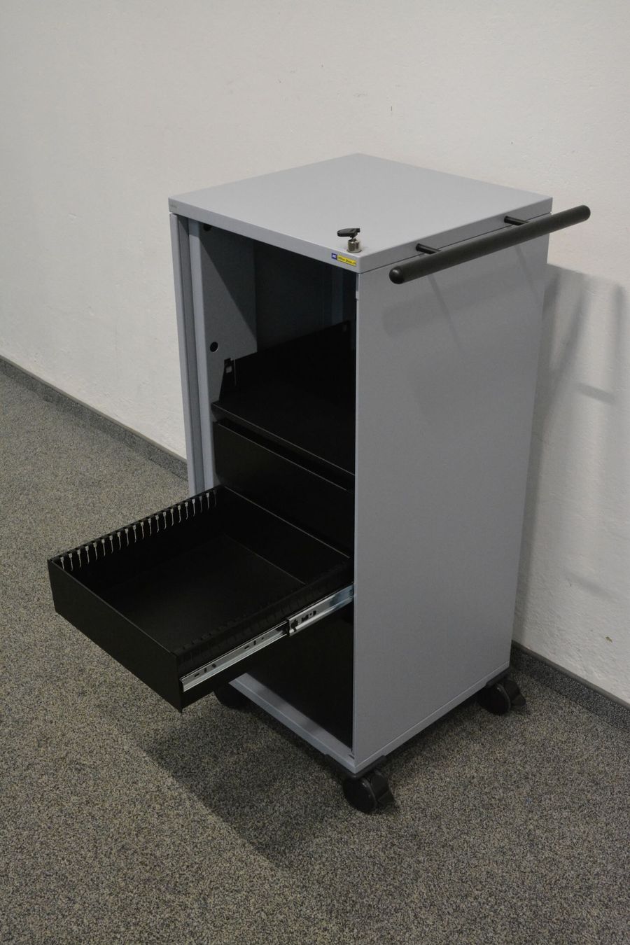 Korpus: Novex LC2 Roll-Caddy Blaugrau mit Schlüssel – Gebraucht aus Schönenwerd von mcofficeshop 3