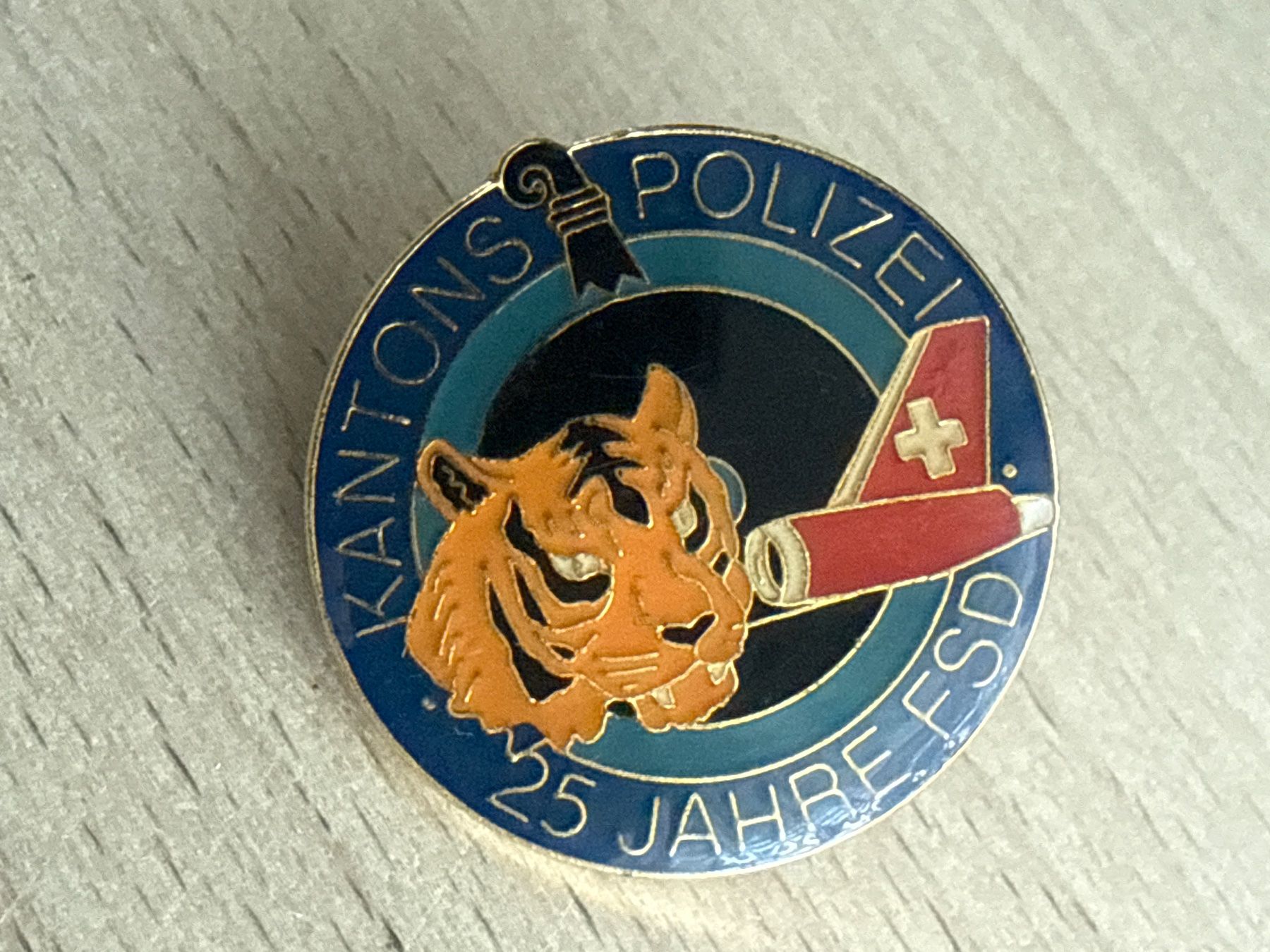 Plaketten & Abzeichen: Pin Kantonspolizei Basel 25 Jahre ESD – Gebraucht aus Glattbrugg von Schweigmatt