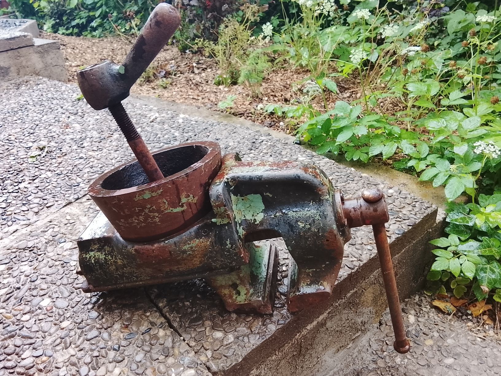 Alle Werkzeuge: Étau ancien  – Defekt aus Couvet von fat_kyl7