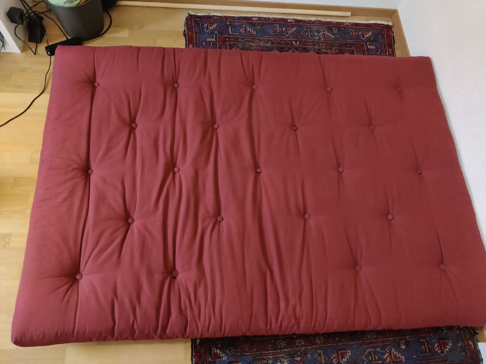 Divani: Red Futon Sofa Bed – Usato da Zürich venduto da dav_5xw9 7