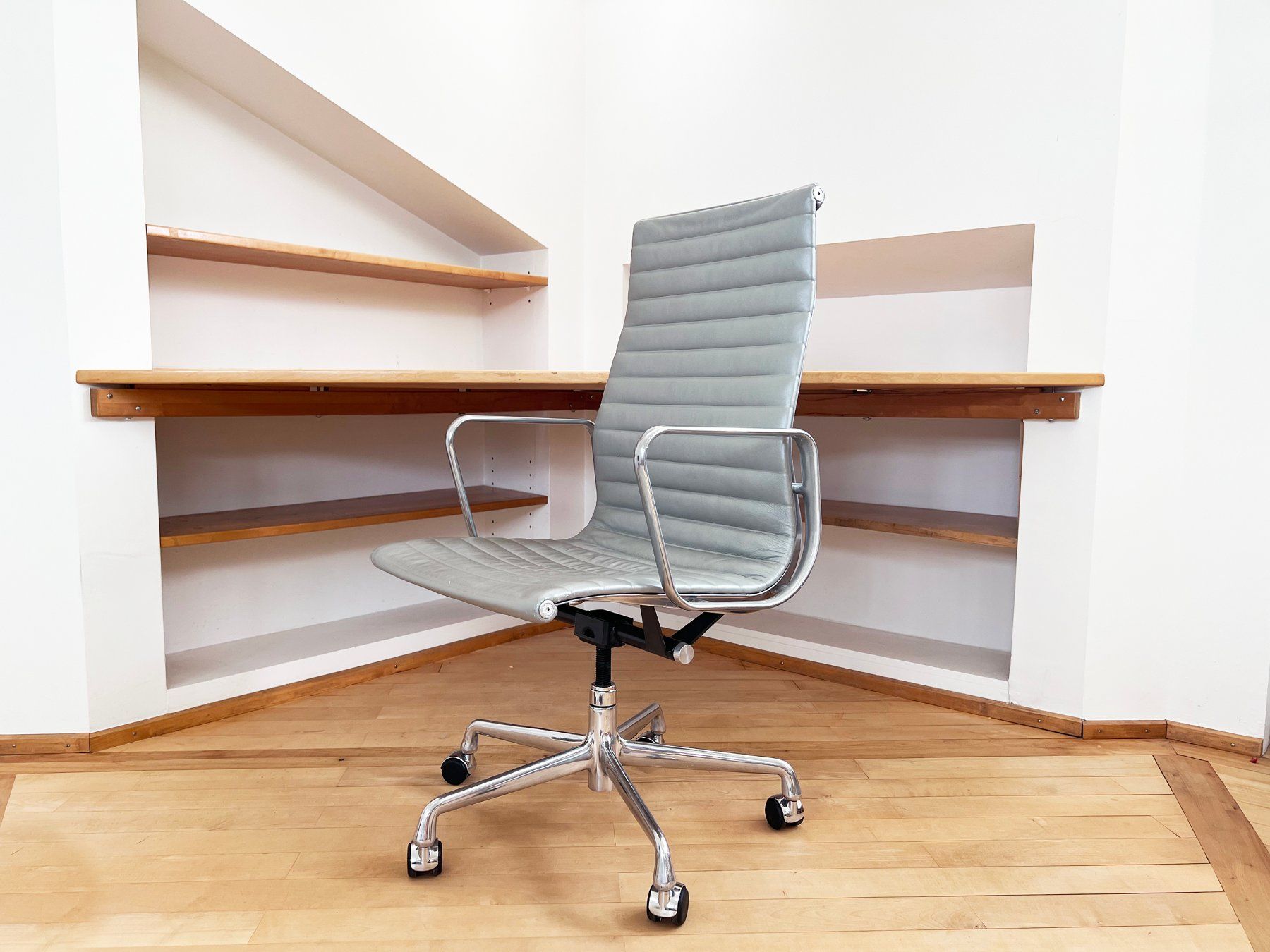 Herman Miller Sedie: Silbern Lederstuhl EA119 von Herman Miller Eames 6st verf. – Usato da Basel venduto da Josy_Baker_1906 8