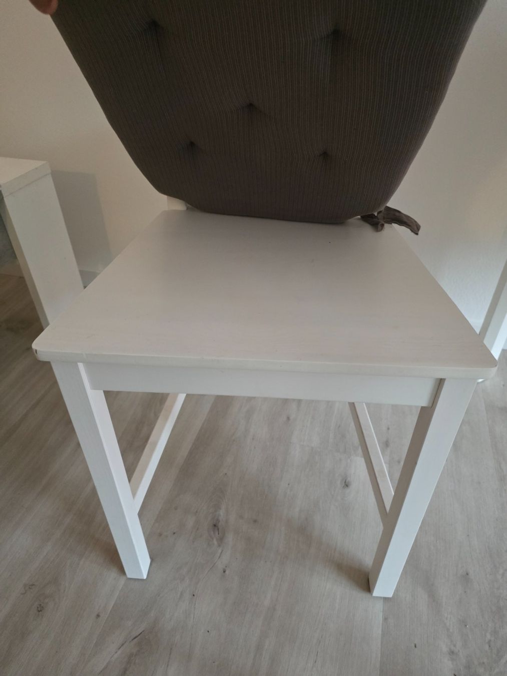 Ikea Sedie: 2Sedie bianca massiccia con cuscino - Ikea – Usato da Chiasso venduto da fra_fv8p 2