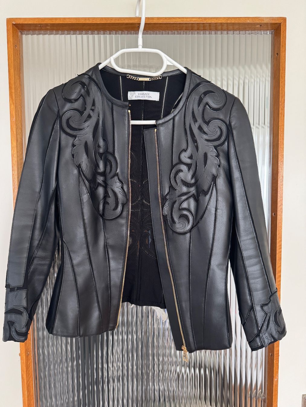 Versace Giacche: Versace Lederjacke Damen Gr 34 – Nuovo (secondo la descrizione) da Unterengstringen venduto da Cuz_5555