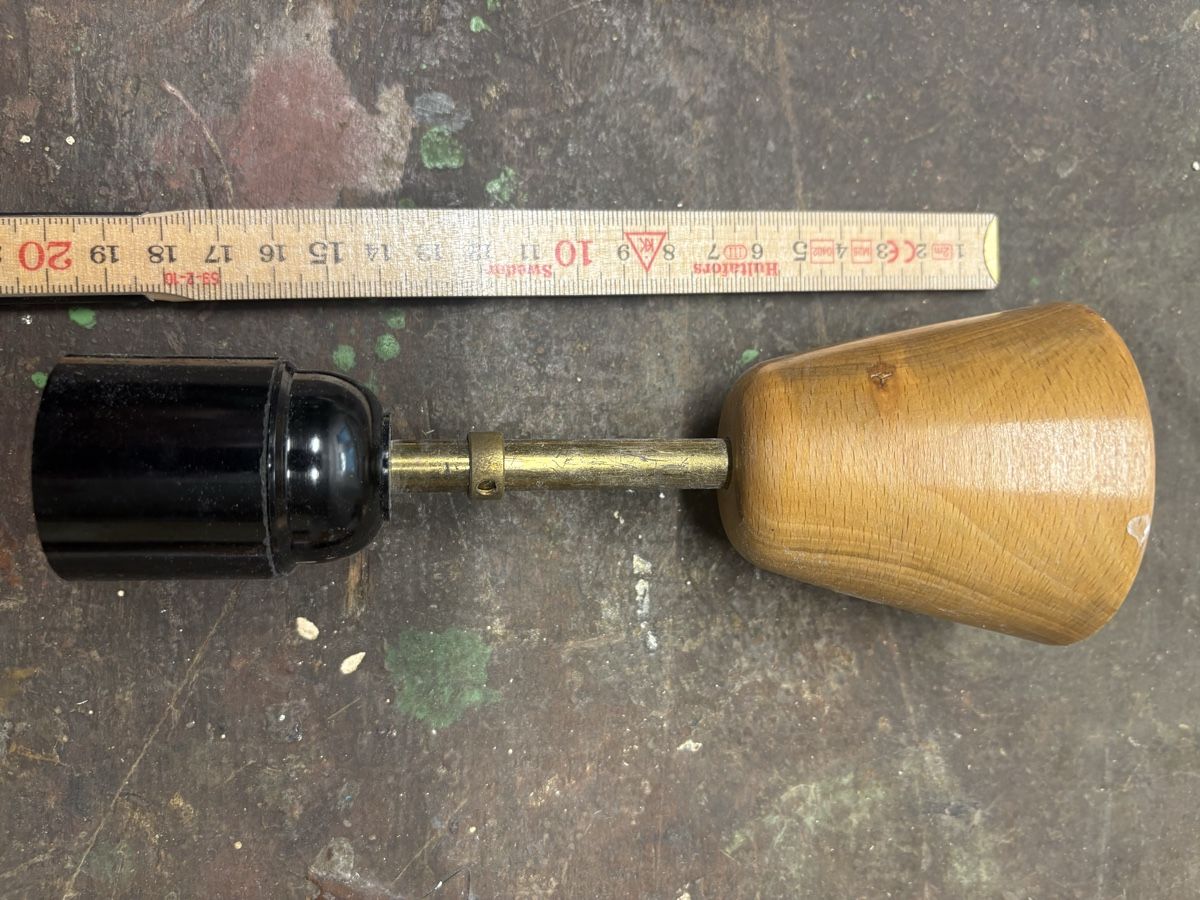 Lustres & lampes de plafonds: Lampenfassung Holz Messing 50ies – D'occasion à Dietikon par Teletubbi