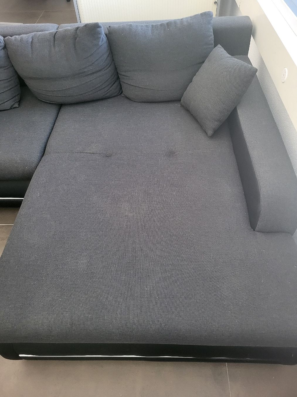 Divani: Ecksofa grau mit Bettfunktion guter Zustand – Usato da Uznach venduto da Kerruk 4