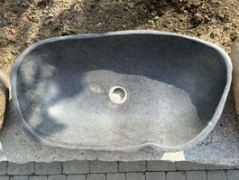 Brünneli aus Vulkanstein Nr. 4
