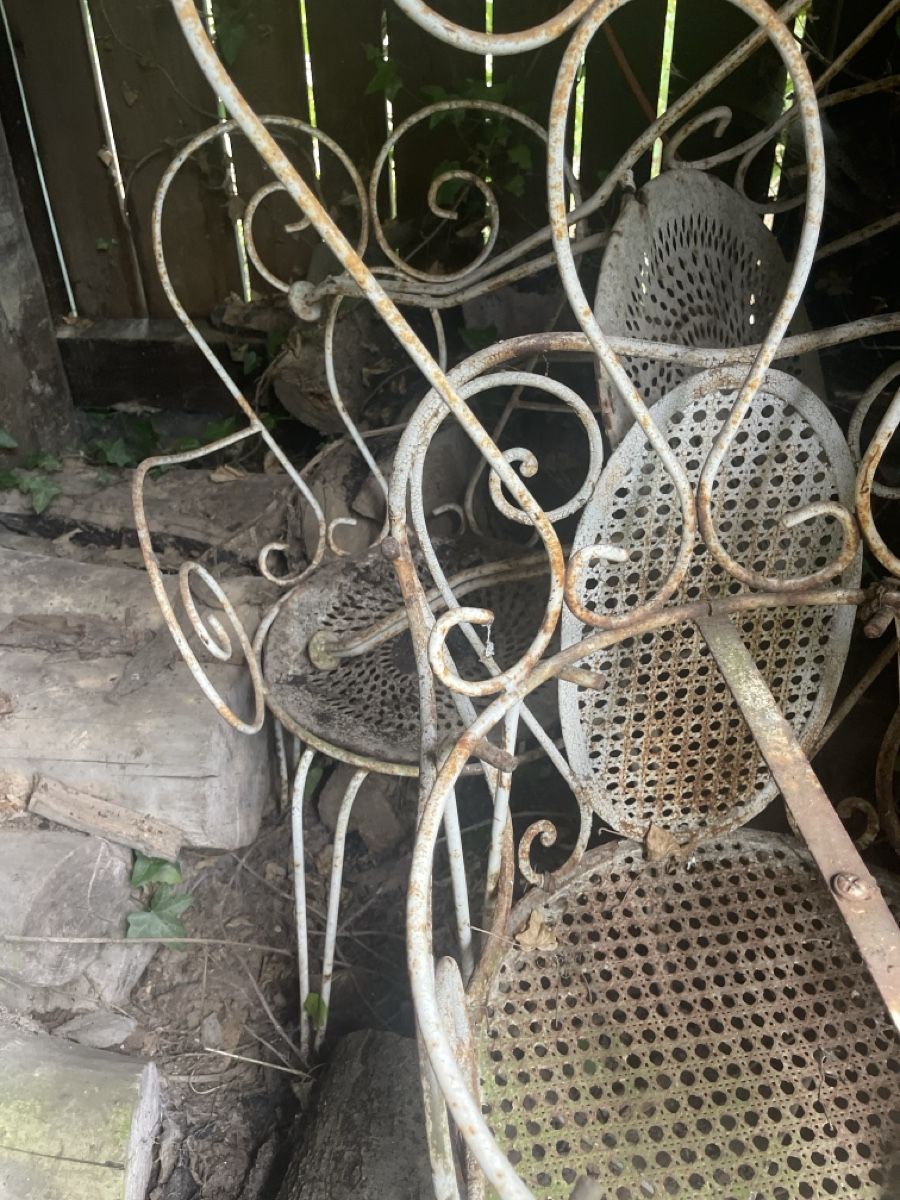 Set de table et chaises: Gartengarnitur zu restaurieren  – Défectueux à Villnachern par socondlife