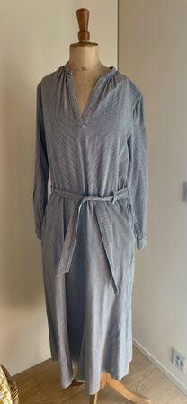 Lässiges Langarmkleid Grösse M blau gestreift