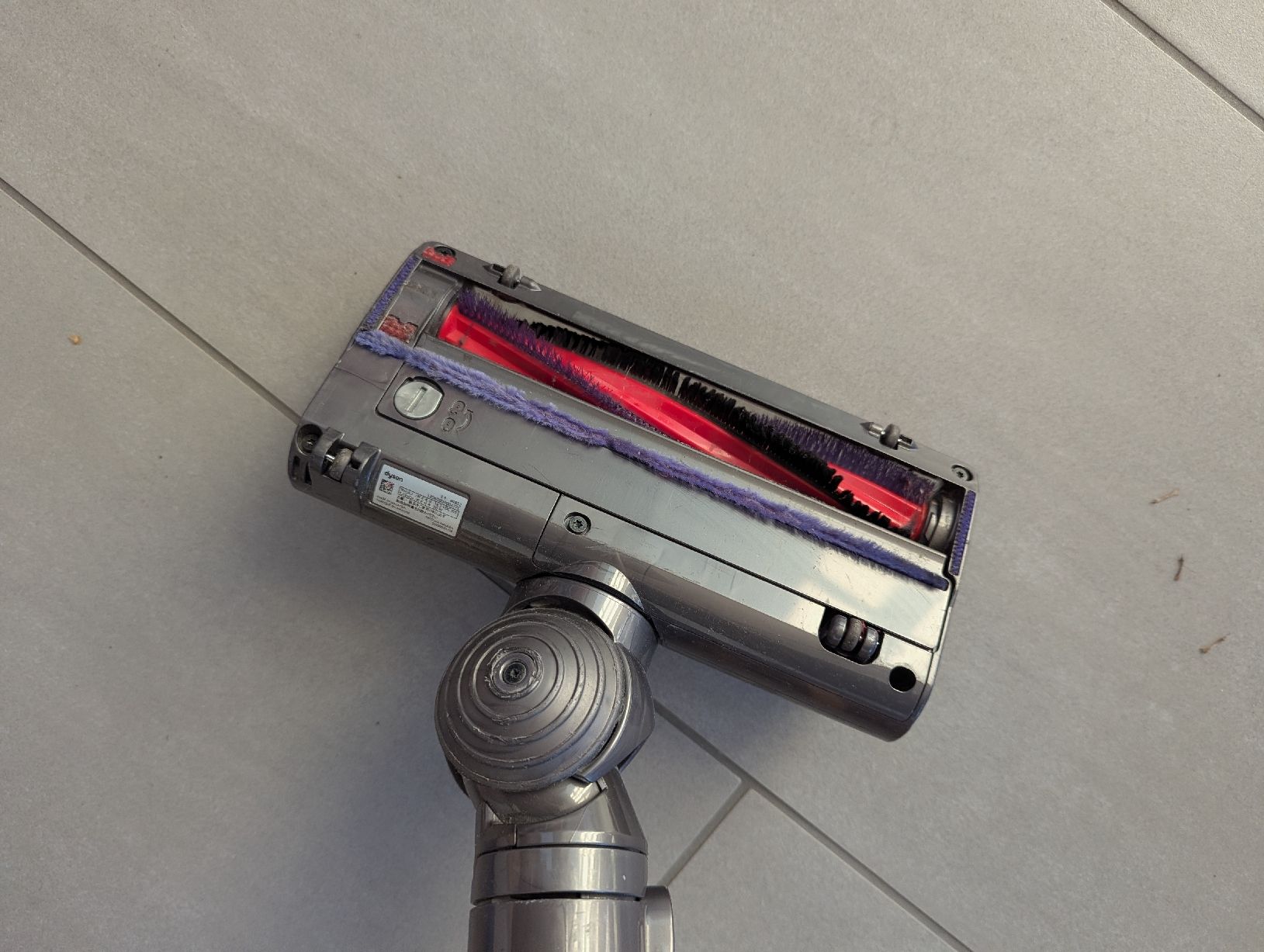 Dyson Aspirapolveri & Accessori: aspirateur Dyson V6 – Usato da Misery venduto da intruder5032 3