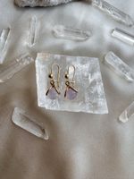 Vintage Ohrringe goldfarbig mit violetten Steinkugeln