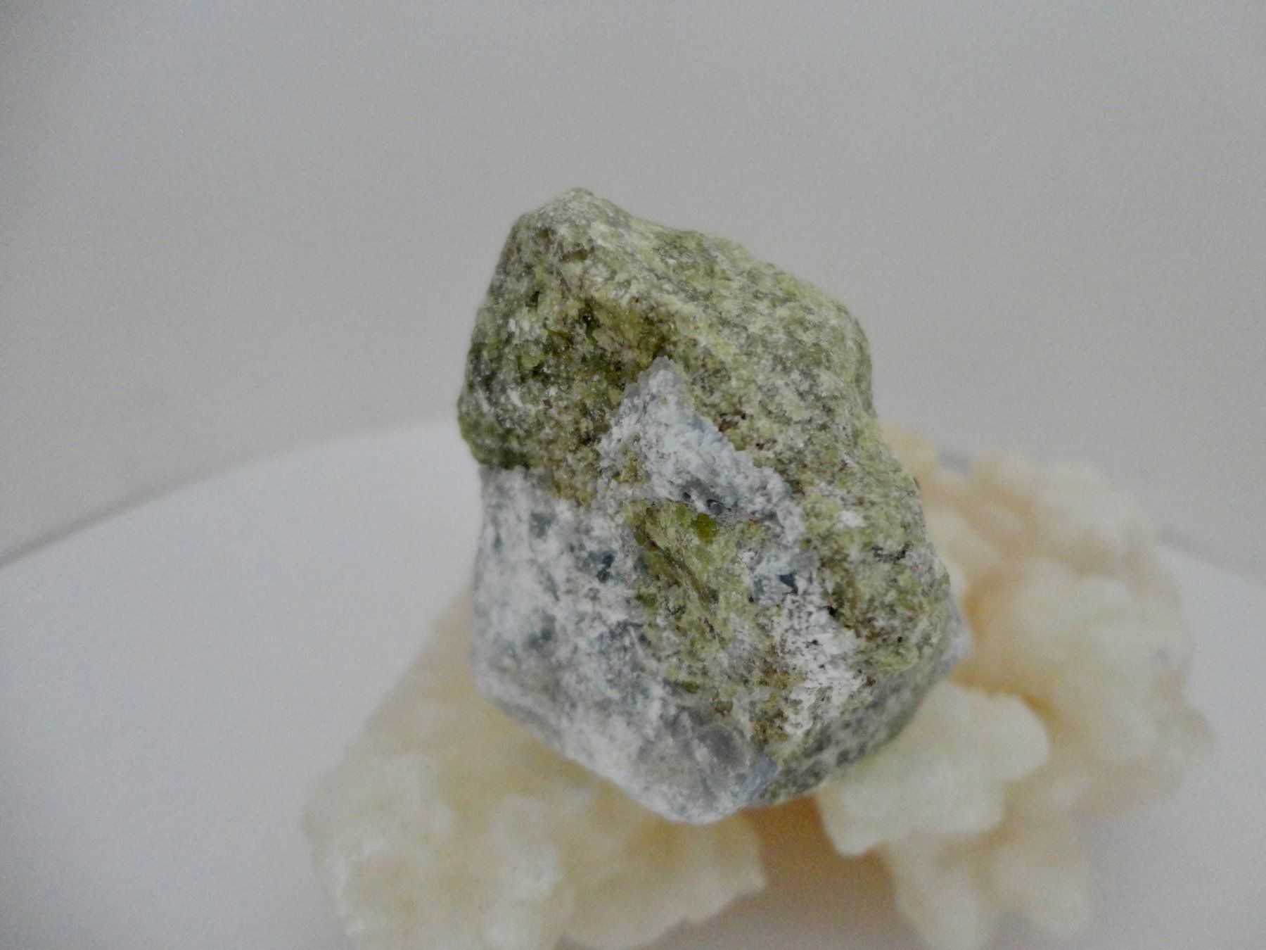 Minerali & Pietre curative: Vesuvianit roh – Nuovo (secondo la descrizione) da Biberist venduto da Steine 1