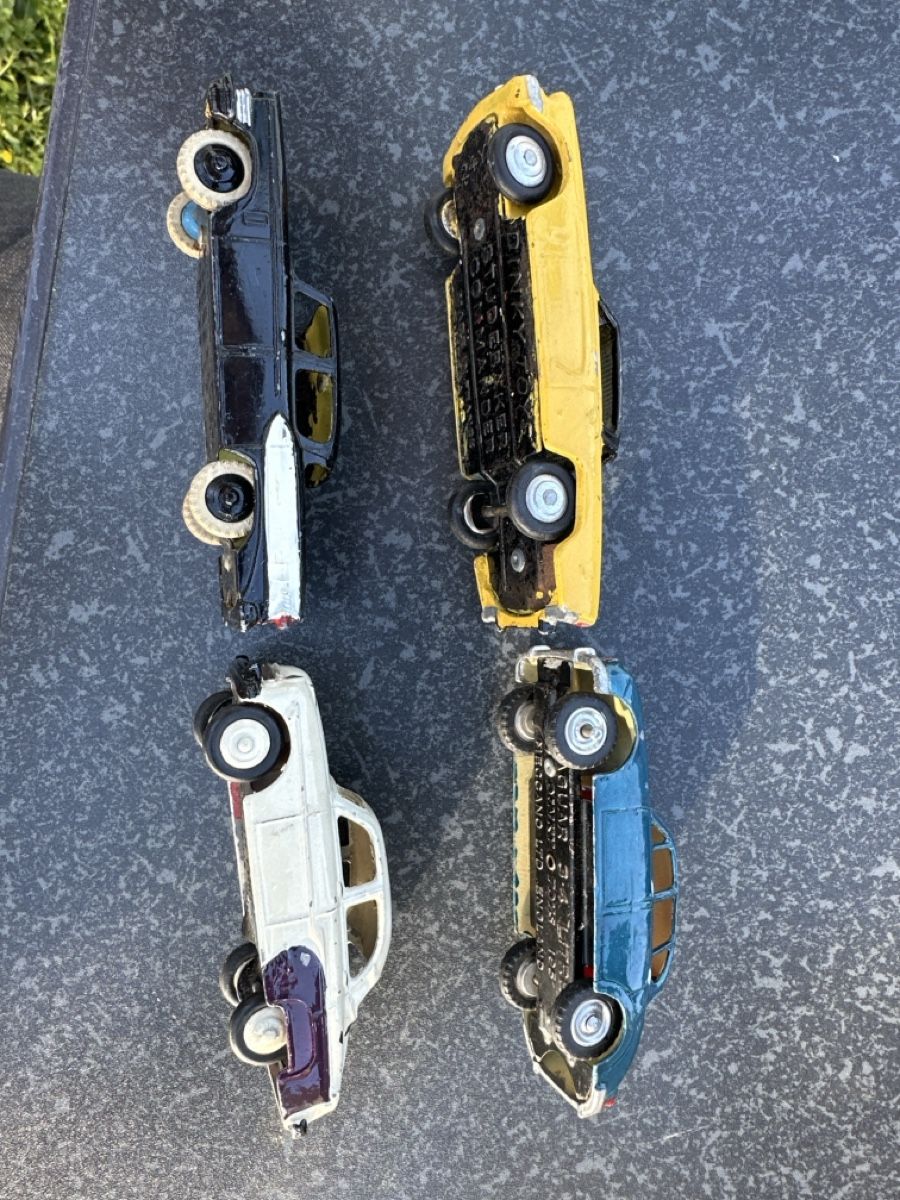 Dinky Toys Modellini d'auto: Dinky Toys - 4 Oldtimer Modelle Jaguar, Studebaker – Usato da Thalwil venduto da Franz-13 1