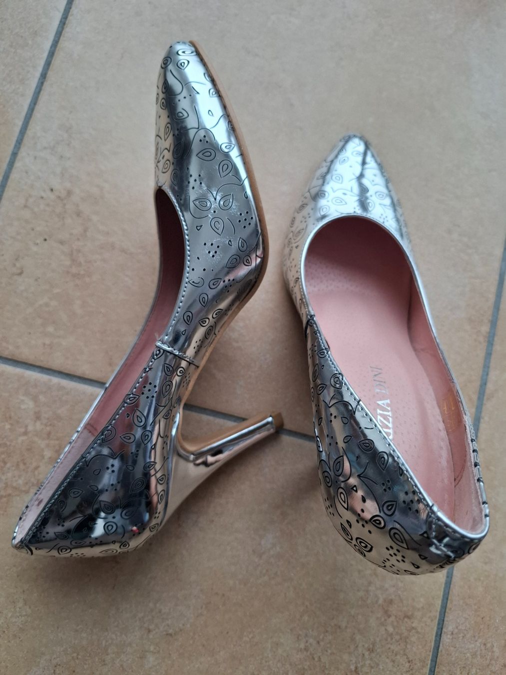 Scarpe da donna: Chaussures Patricia Dini argentées taille 36 – Nuovo (secondo la descrizione) da Echallens venduto da dianitas 1