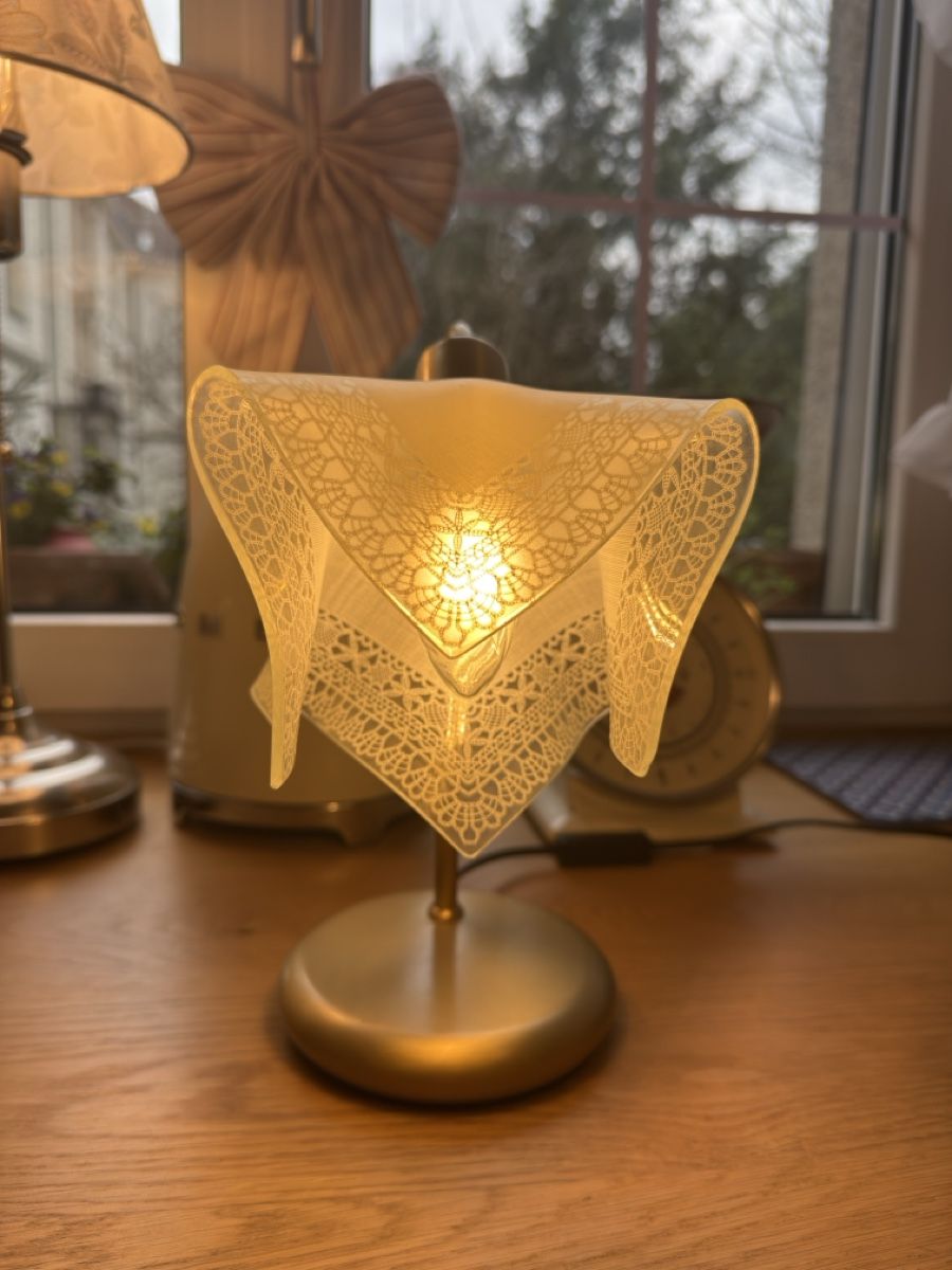 Lampes: Lace & Gold Table Lamp – D'occasion à Zürich par Elisabeth_Lefebvre 1