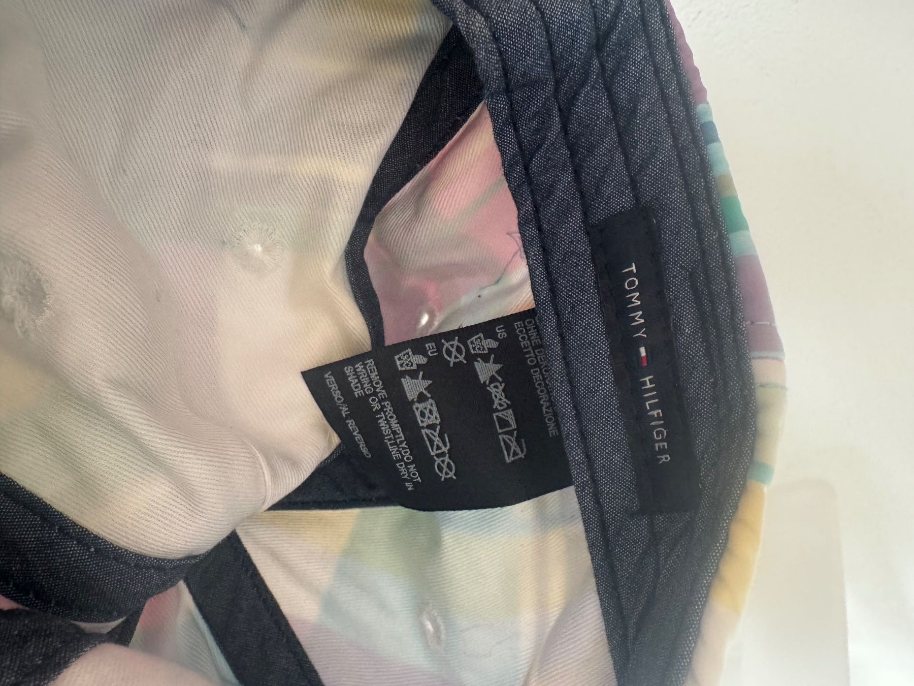 Tommy Hilfiger Copricapi, berretti & cappellini: Tommy Hilfiger Kappe bunt neuwertig – Usato da Oberglatt ZH venduto da jul_nhy7 2