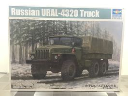 TRUMPETER RUSSIAN URAL -4320 TRUCK 1/35