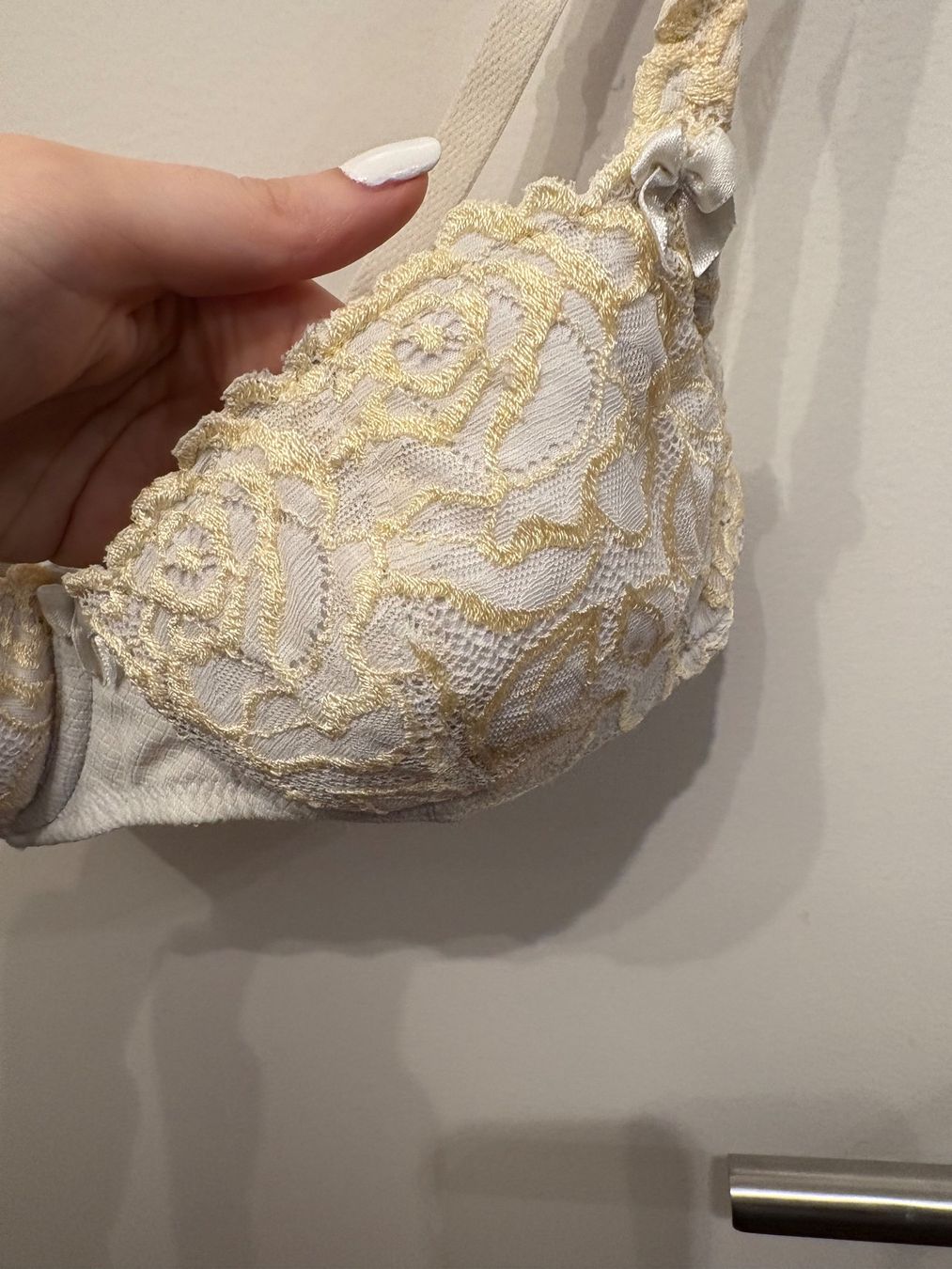 Altra biancheria intima: Soutien-gorge blanc et doré dentelle – Usato da Lausanne venduto da milou201619 1