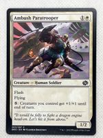 Magic The Gathering Ambush Paratrooper Karte guter Zustand