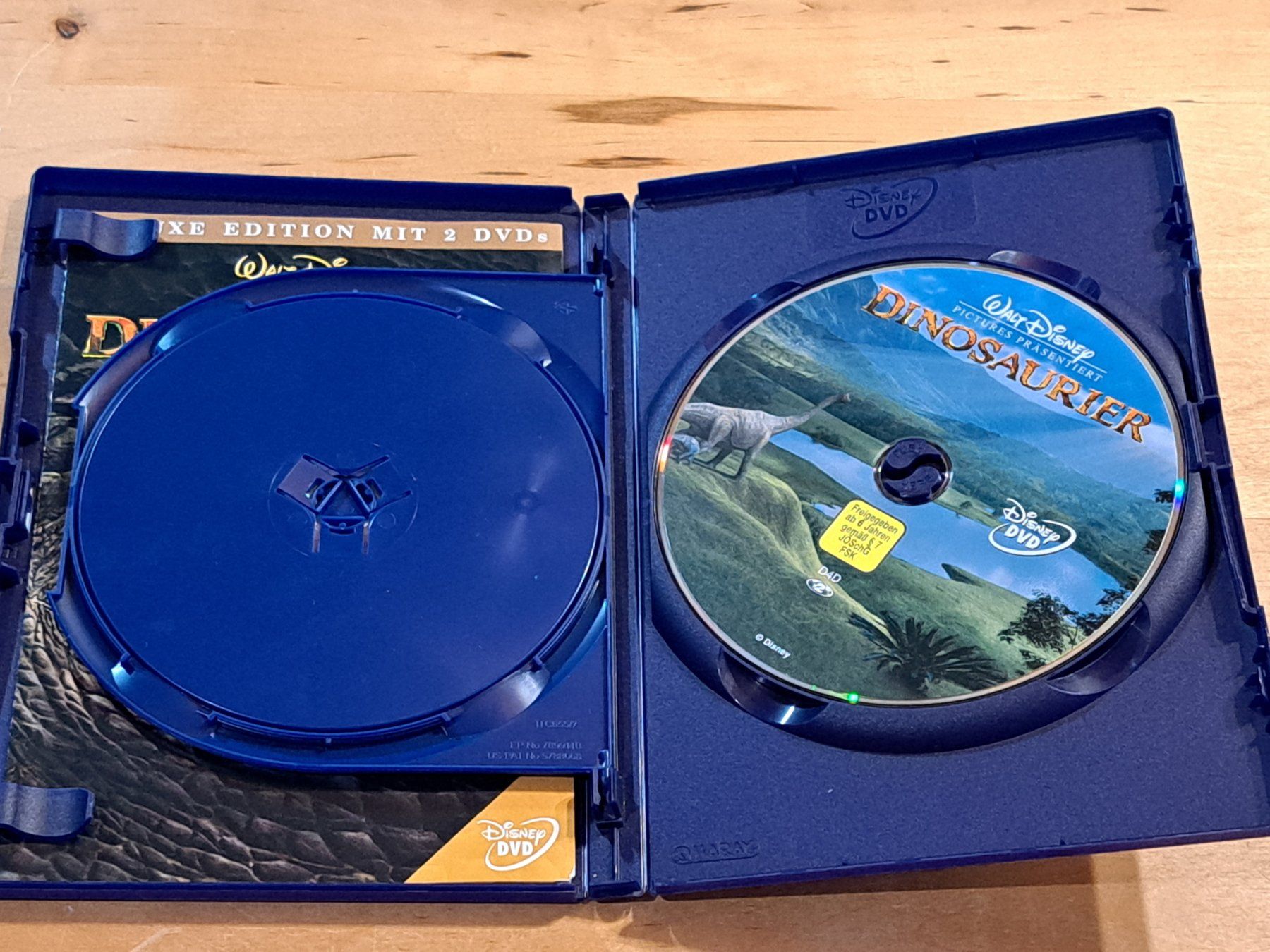 Tutti i DVDs: DVD DINOSAURIER, Walt Disney, 2-Disc Deluxe Edition – Usato da Unterseen venduto da Kanica 7