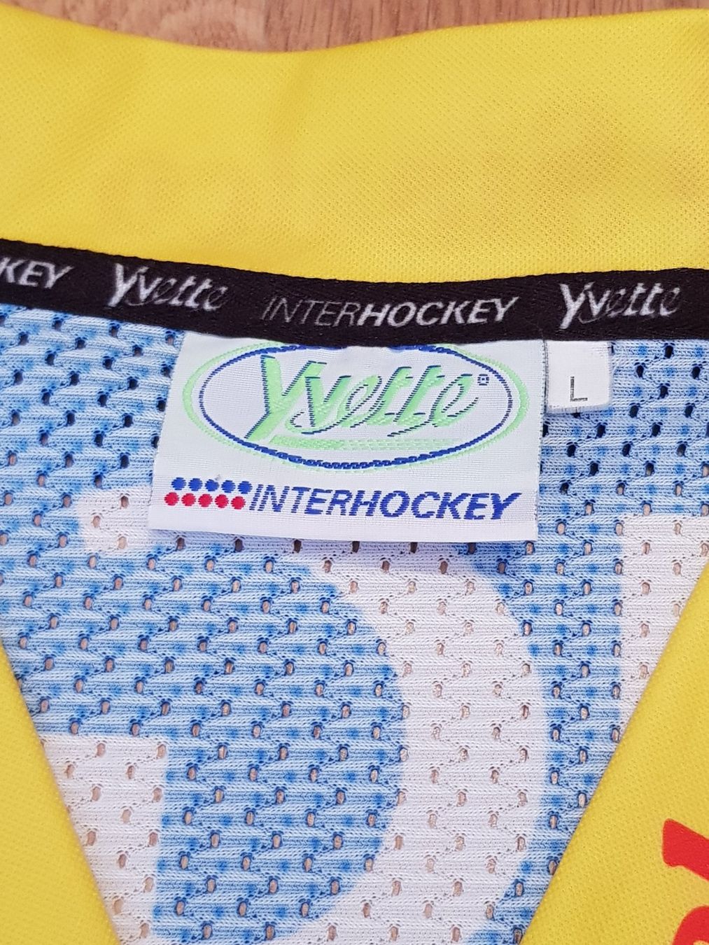 Leibchen & Hosen: SC Bern Yvette Trikot, Grosse L – Gebraucht aus Le Mouret von Pantini 2