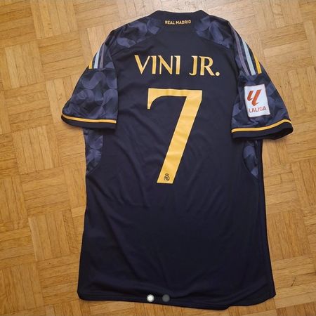Real Madrid Auswärtstrikot 23/24 #7 Vini Jr. in Grösse M