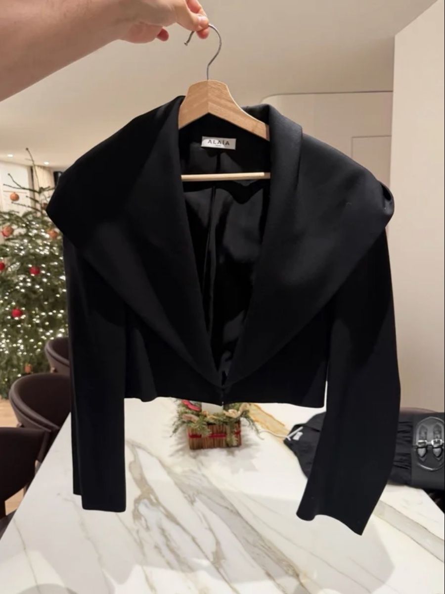Alaia Giacche: Alaia Black Cropped Jacket - Wide Lapel, Size 38 – Nuovo (secondo la descrizione) da Zürich venduto da mpa_bd2d 4