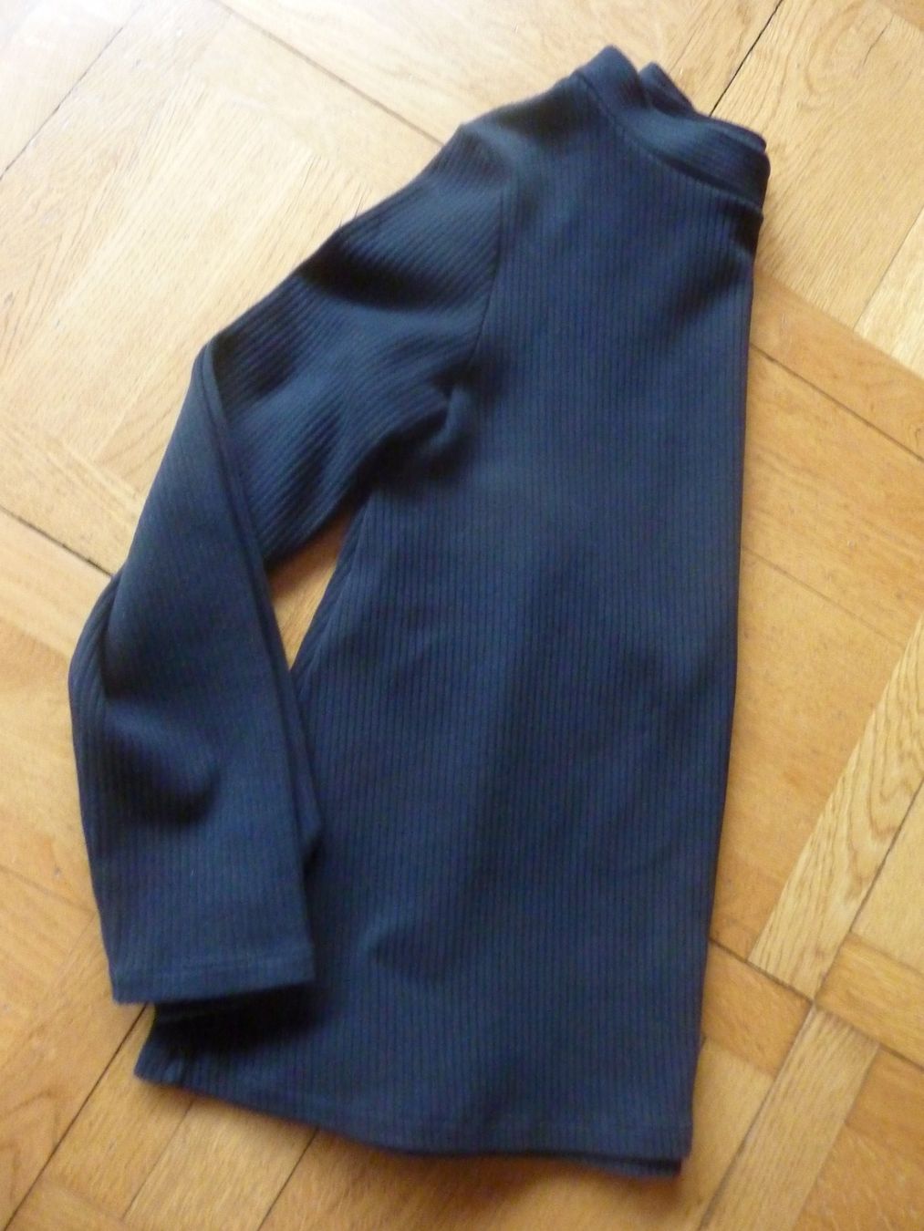 Hanro Maglioni & Felpe: Dunkelblaues Feinstrick Oberteil/Pullover, HANRO S 34/36 – Nuovo (secondo la descrizione) da Waldstatt venduto da Kananaskis1 5