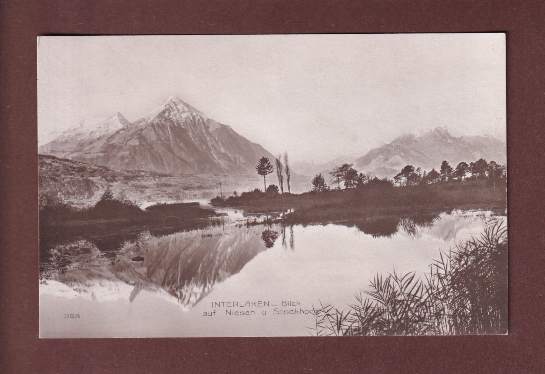 Cartoline postali: INTERLAKEN - Blick auf Niesen – Usato da Pully venduto da nicecards-shop