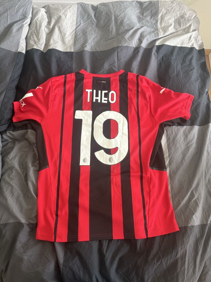 Canottiere & Pantaloni: AC Milan Trikot – Usato da Birsfelden venduto da noahpellecchia 1