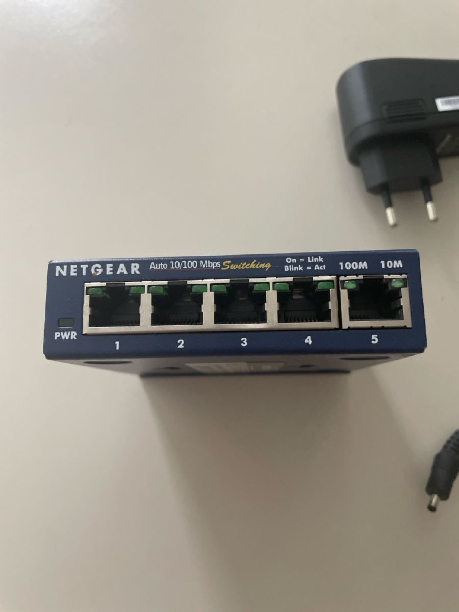 Netgear Hub & Switch: Switch réseau Netgear – Usato da Uvrier venduto da SzymonClivaz 1