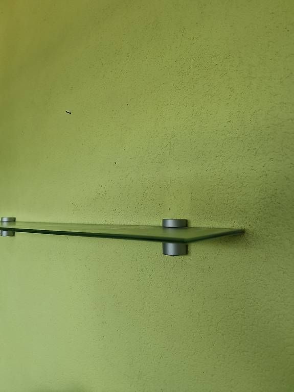 Scaffali: Glas Wandregal – Usato da Zug venduto da Jrene..2409