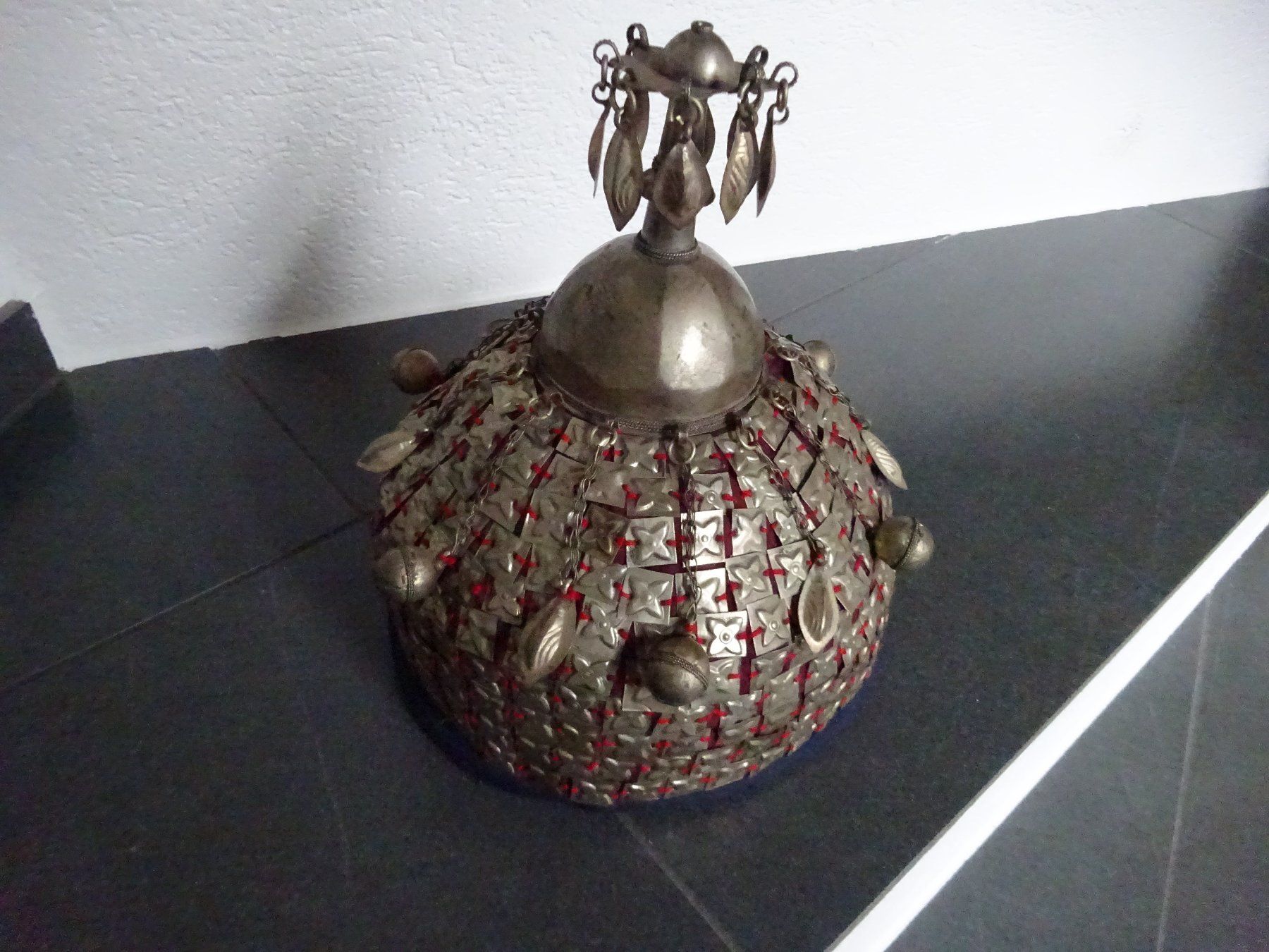 Copricapi, berretti & cappellini: Krone Helm Turban – Usato da Esslingen venduto da eintagammeer 3