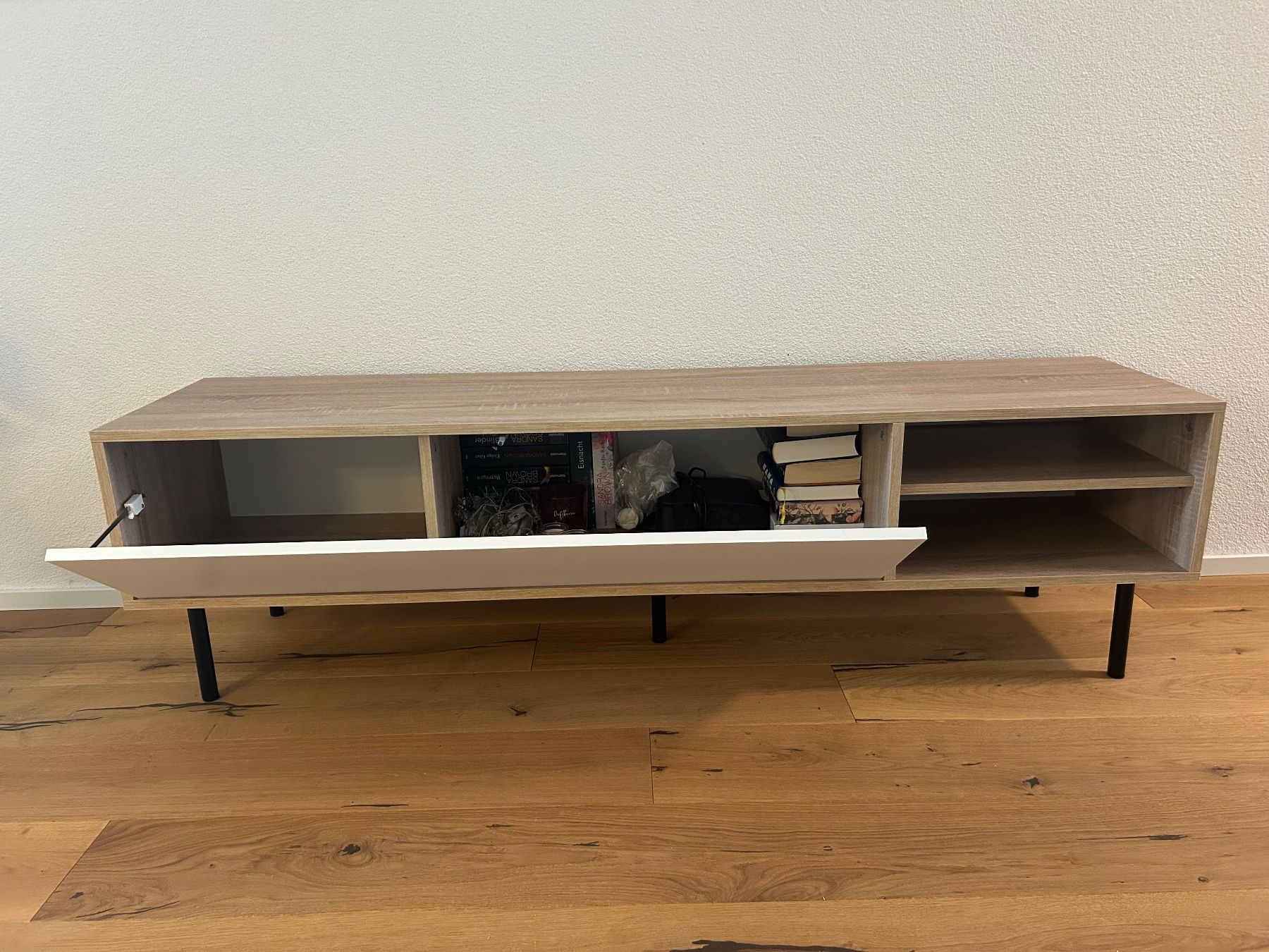 Livique Mobili TV: TV Möbel Mogon Eiche – Usato da Nidau venduto da ali_6fkh 1