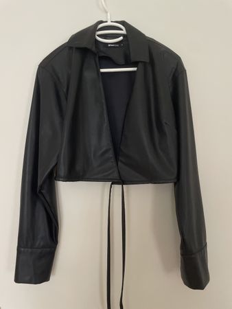 Kunstleder Jacke / Wickeljacke Gr. 34 Schwarz