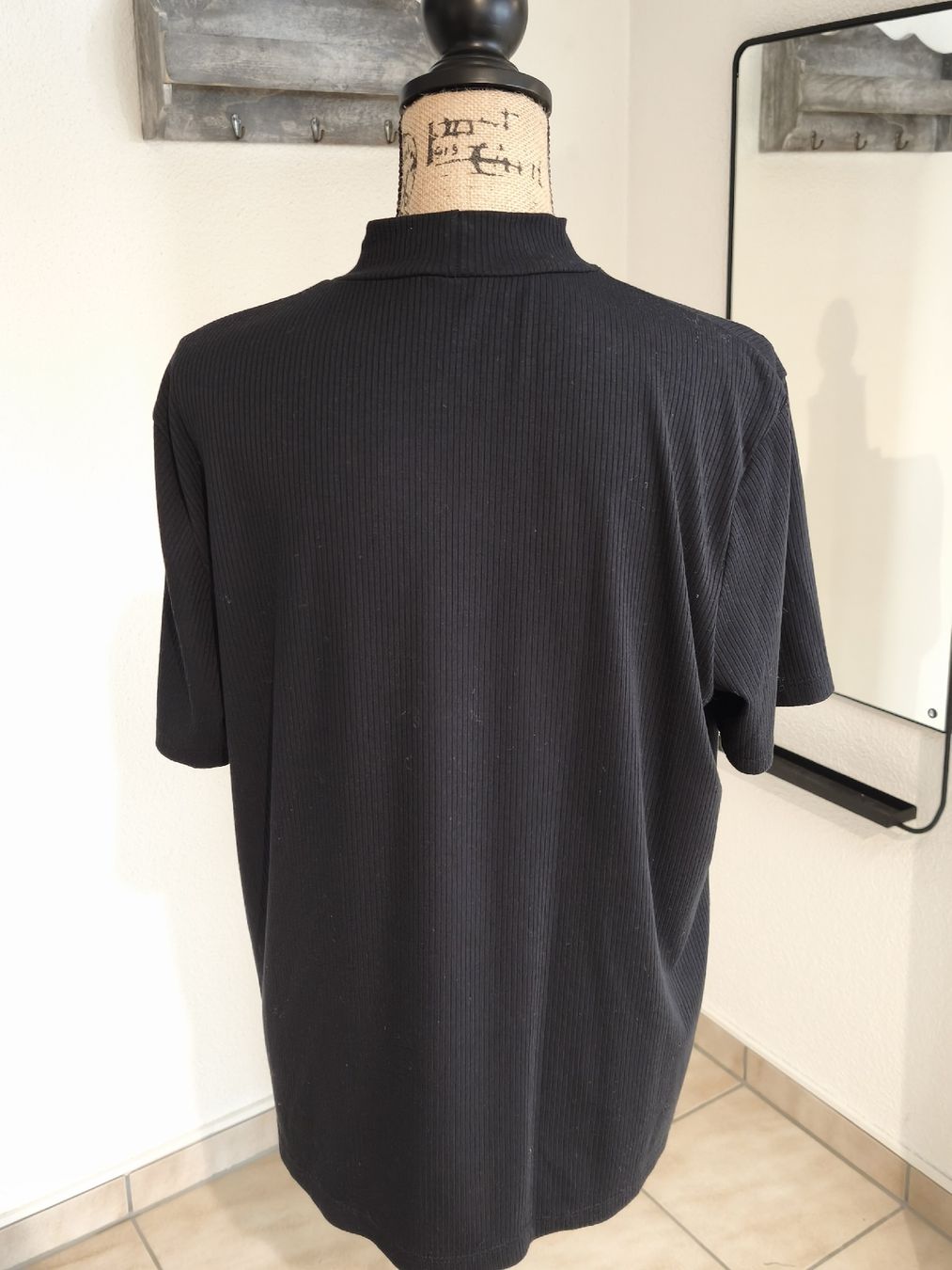 H&M T-shirt: Schwarzes H&M Basic Shirt, Grösse XL, Top Zustand!  – Usato da Emmetten venduto da SecondhandSiska 2