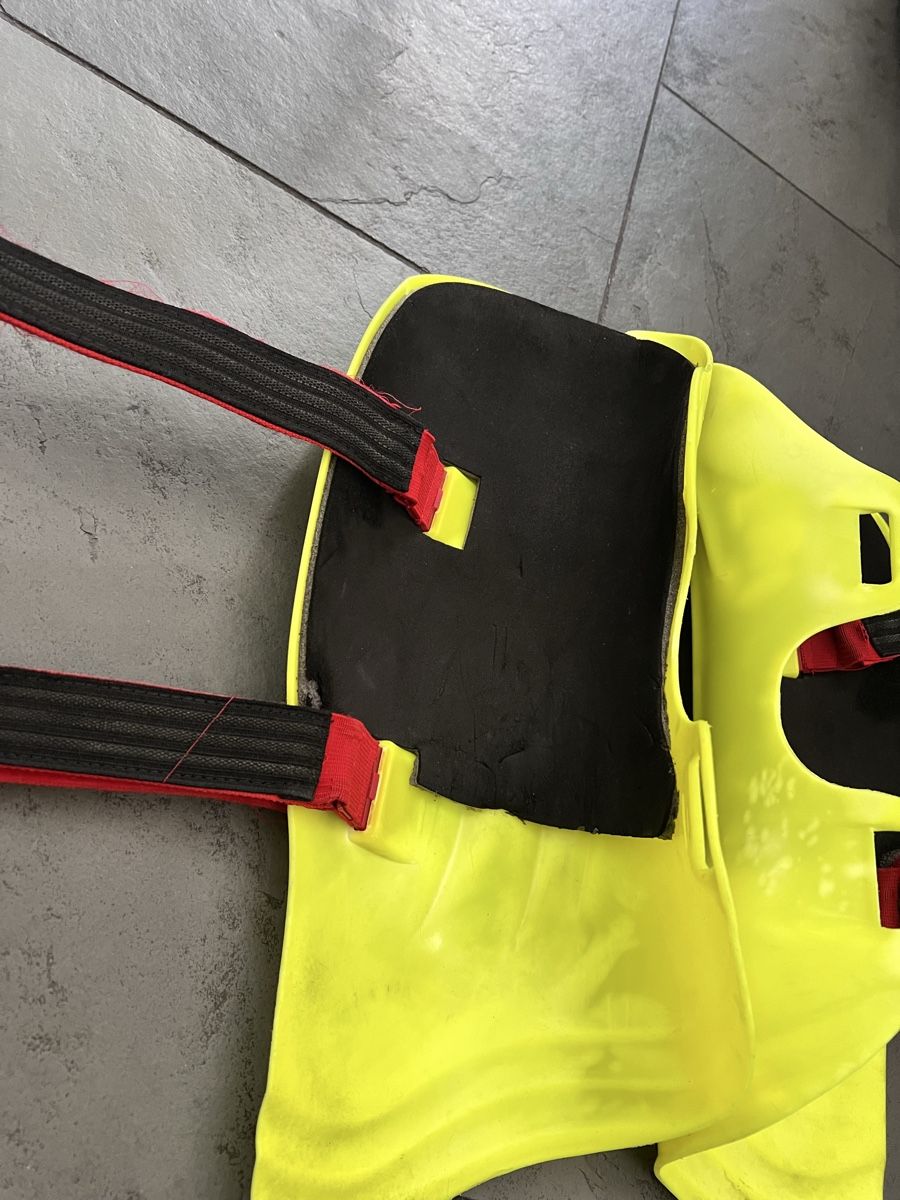 Leki Protezioni & Imbottiture: Leki Schienbeinschoner, gebraucht – Usato da Scuol venduto da l_xdm2 5