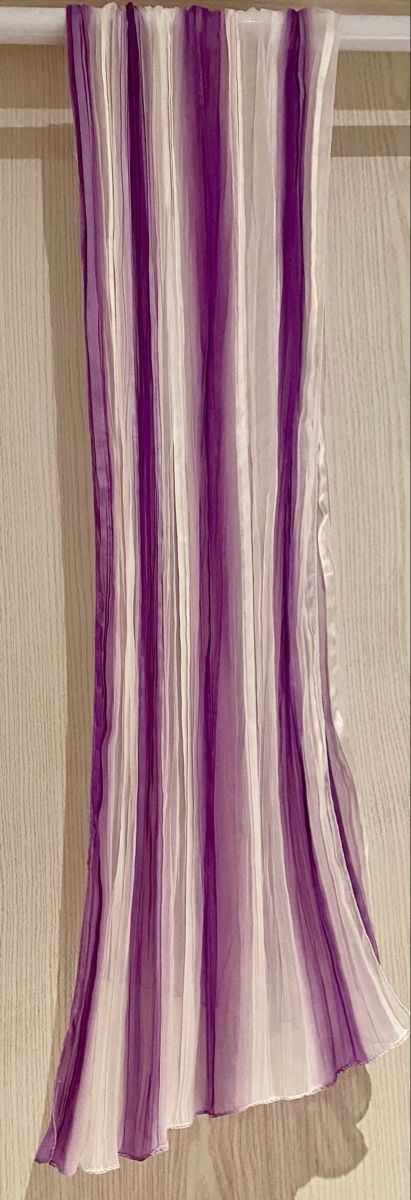 Foulard & Sciarpe: Krinkel Schal in Weiss/Lila – Usato da Lyss venduto da Sibella56